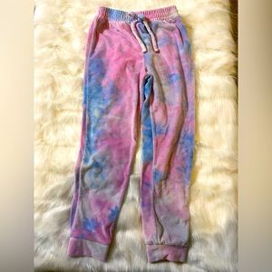 Super soft and cozy girls lounge pants. Feels like velour. Size 7/8 💕